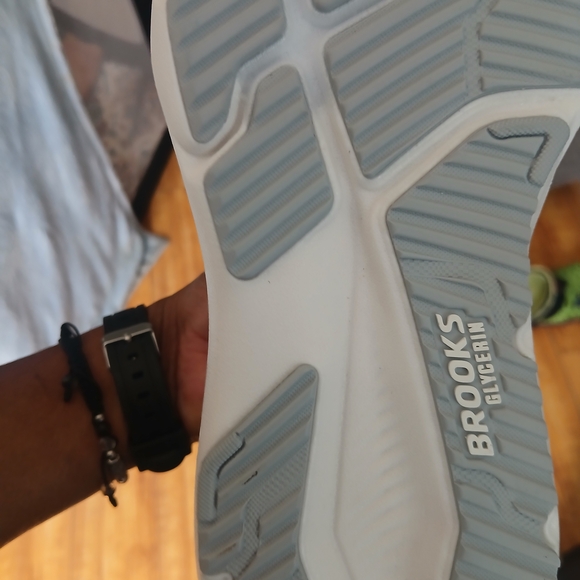 Brooks Women’s Glycerin 23 NeutraBrooks Women's Athletic Shoes in White and Pink - Picture 14 of 14